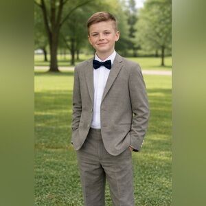 NWT Kids Suit Size size 14- Arrow brand- boys